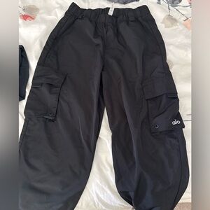 ALO Yoga womens Black Cargo Pants Small